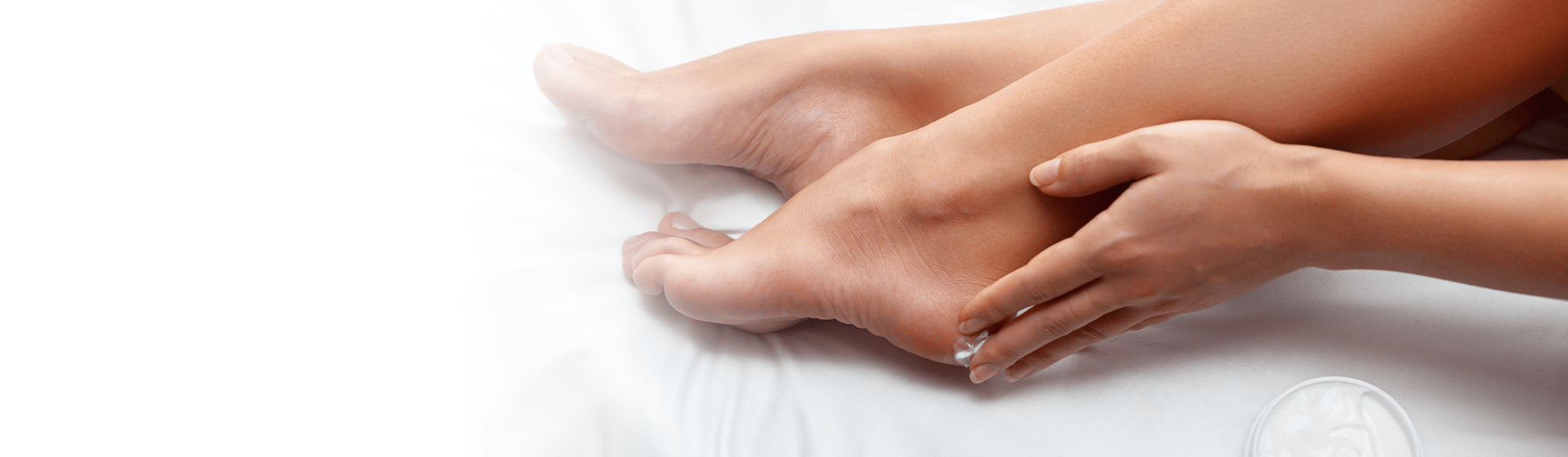 podologia terapie skóry pękające pięty rozpadliny Klinika Anti-Aging INVICTA